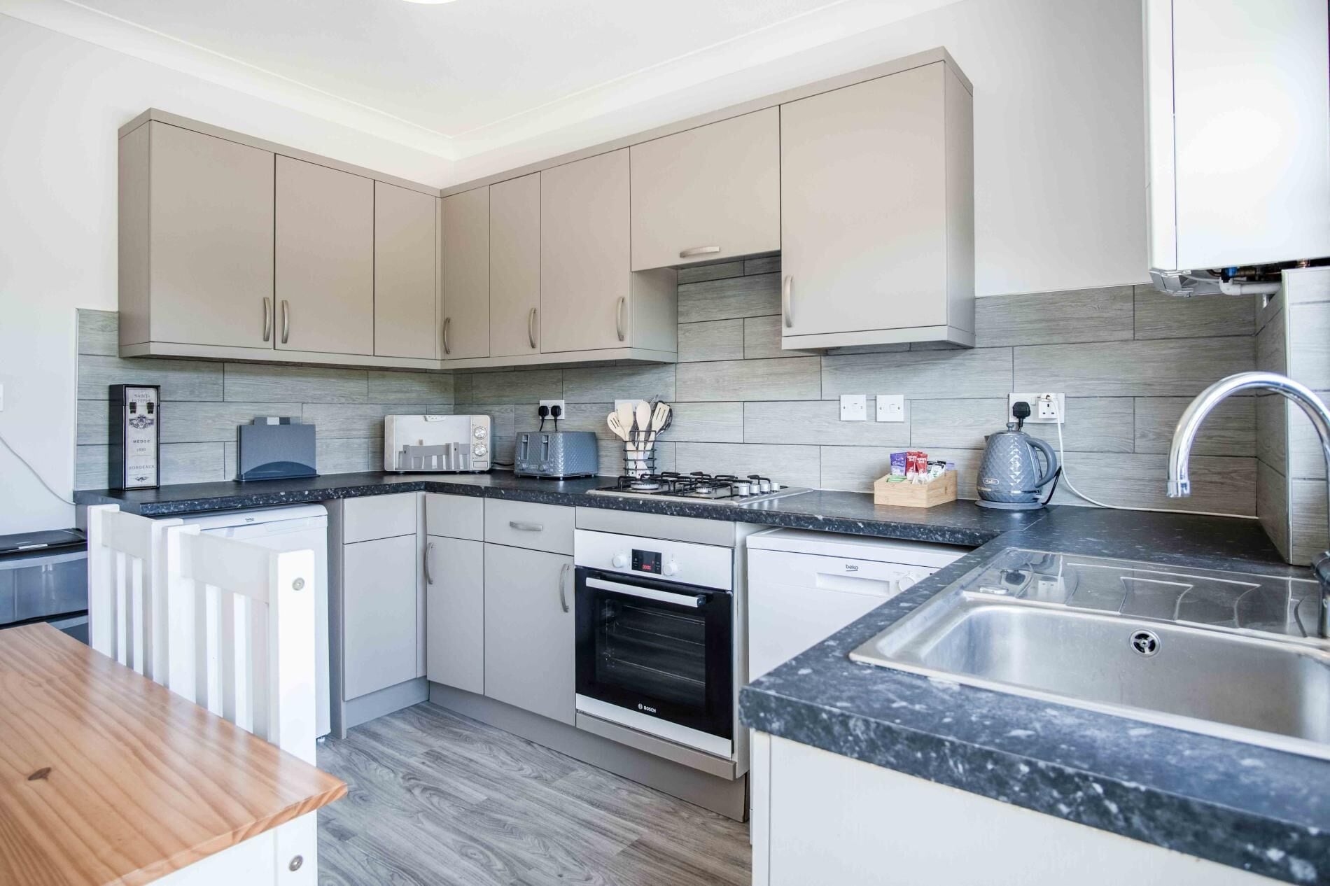 3 bedrooms, Internet