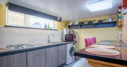 Clouds - 1 Bedroom Holiday Home - Milford Haven