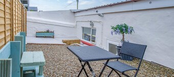 Clouds - 1 Bedroom Holiday Home - Milford Haven