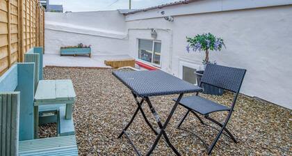 Clouds - 1 Bedroom Holiday Home - Milford Haven