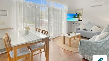 Télévision, table de tennis de table