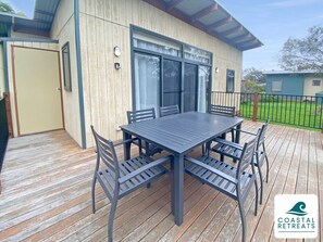 Outdoor dining - Correa Retreat -  Ramada Resort (Cowes)