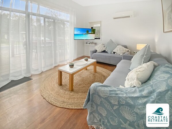 Télévision, table de tennis de table