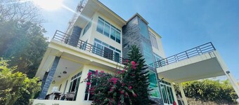 Sea View Luxury Mansion • Pool & Jacuzzi
