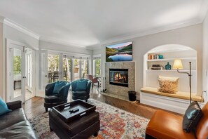 TV, fireplace