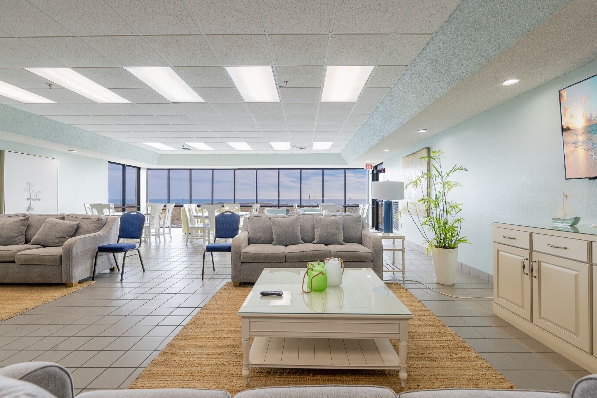 Condo, 2 quartos | Área de estar