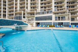 Apartamento, 2 habitaciones | Piscina | Una piscina cubierta, una piscina al aire libre