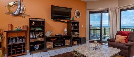 Condo, 1 Bedroom | Living area