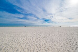 Una playa cerca