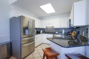 Private kitchen - Phoenix Vi 61507 1 Bedroom Condo (Orange Beach)