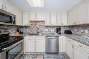 Condo, 2 Bedrooms | Private kitchen