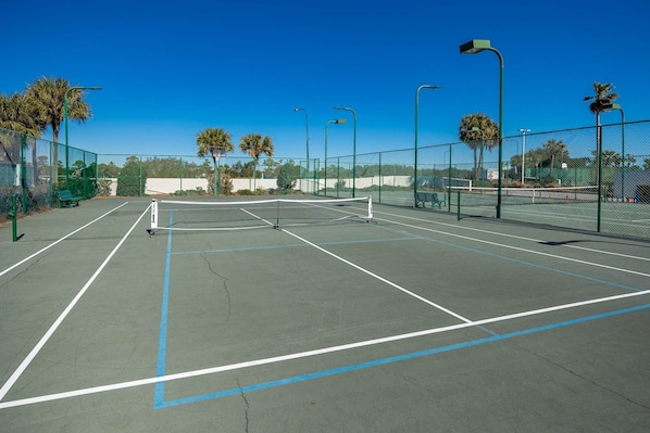 Condo, 2 Bedrooms | Sports court
