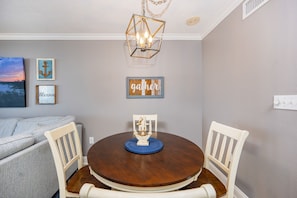 Condo, 2 Bedrooms | Dining