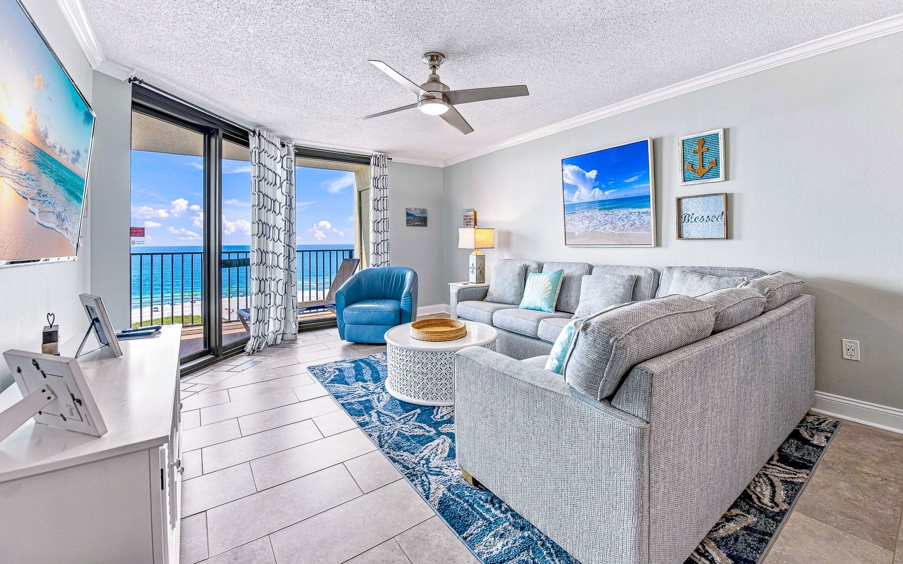 Condo, 2 Bedrooms | Living area