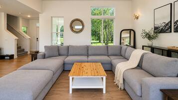 House, 4 Bedrooms | Living area | Streaming services