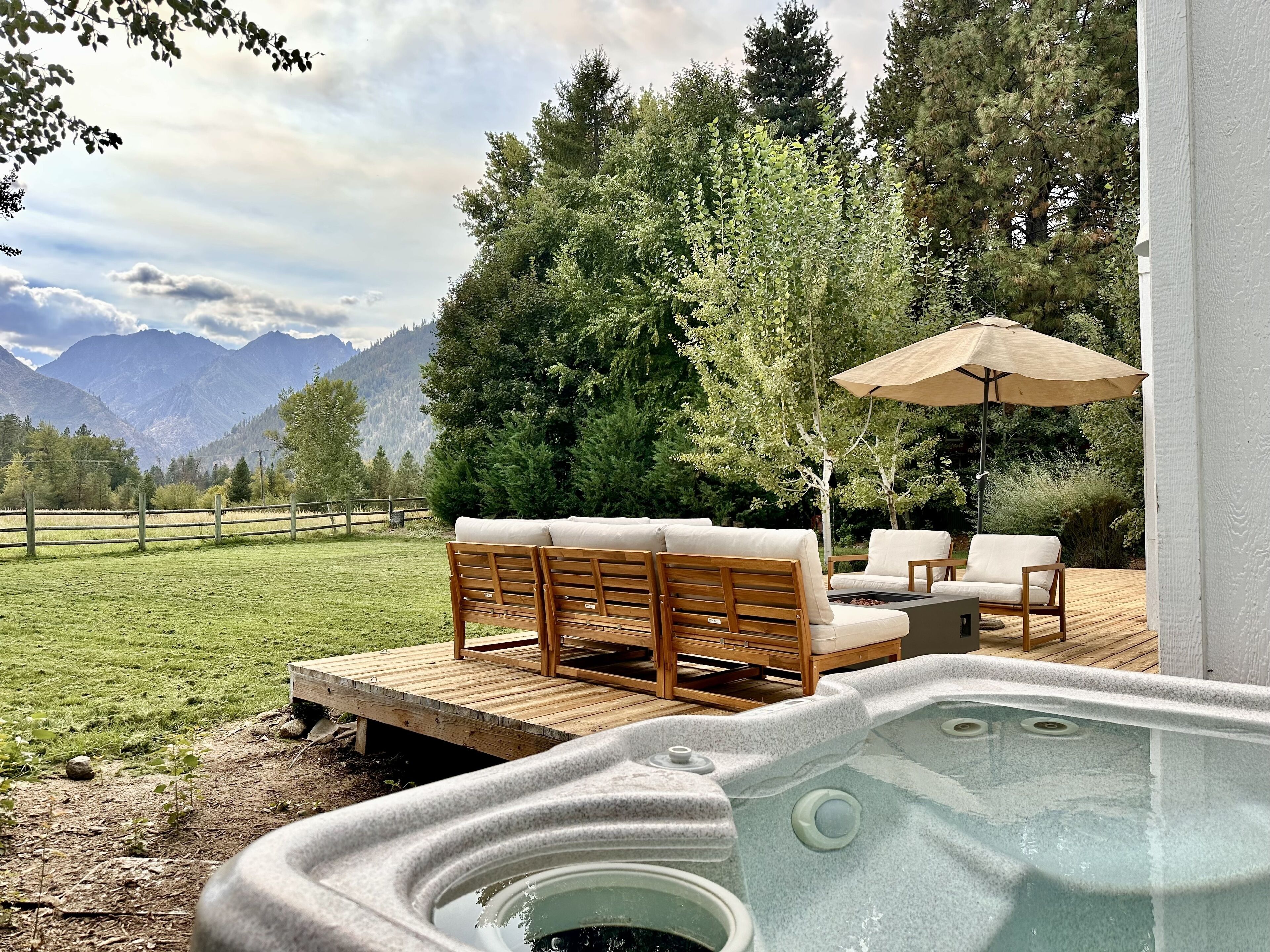 House, 4 Bedrooms | Outdoor spa tub