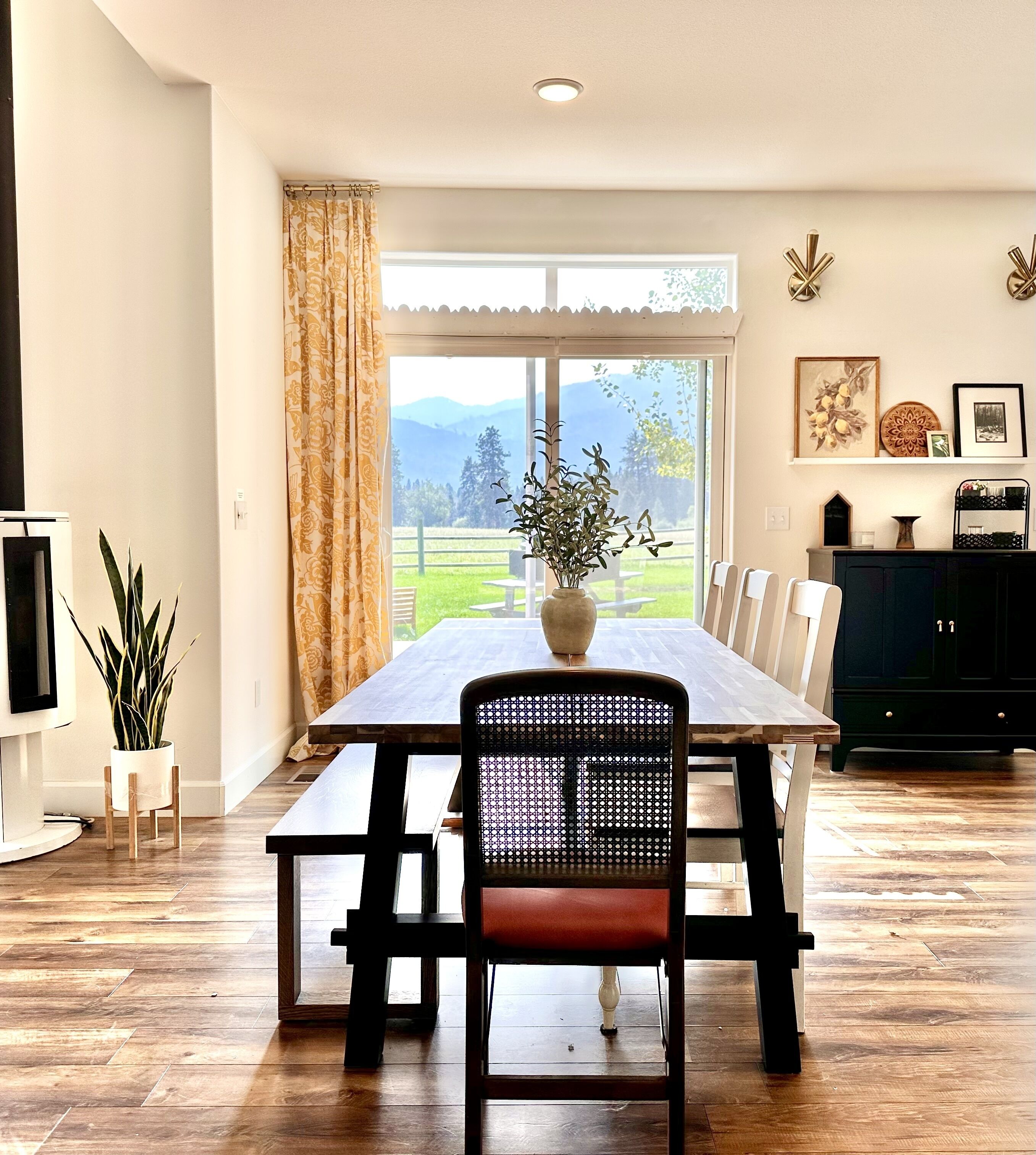 House, 4 Bedrooms | Dining