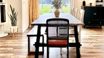 House, 4 Bedrooms | Dining