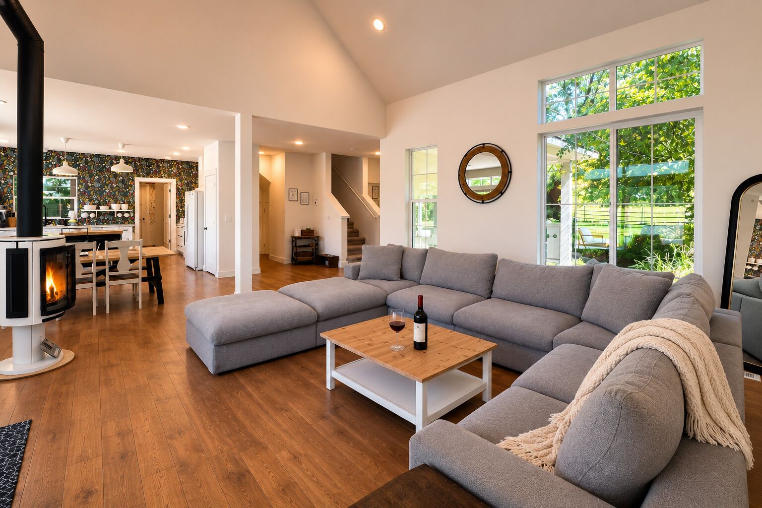 Cabin, 4 Bedrooms | Living area | Streaming services