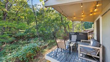 Cabin, 3 Bedrooms | Teres/patio