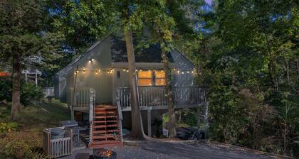 Mountain Escape With Hot Tub & Stargazing 3 Bedroom Cabin