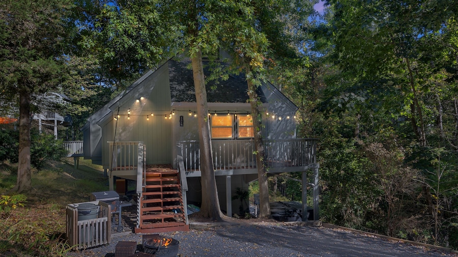 山间逃逸,带热水浴缸和观星的三卧室小木屋