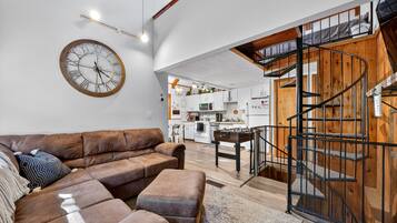 Cabin, 3 Bedrooms | Living area | Smart TV, streaming services