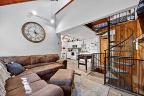 Cabin, 3 Bedrooms | Living area