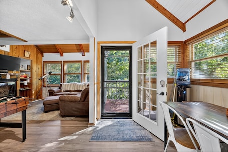 Cabin, 3 Bedrooms | Living area | Smart TV, streaming services