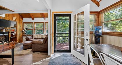 Mountain Escape With Hot Tub & Stargazing 3 Bedroom Cabin