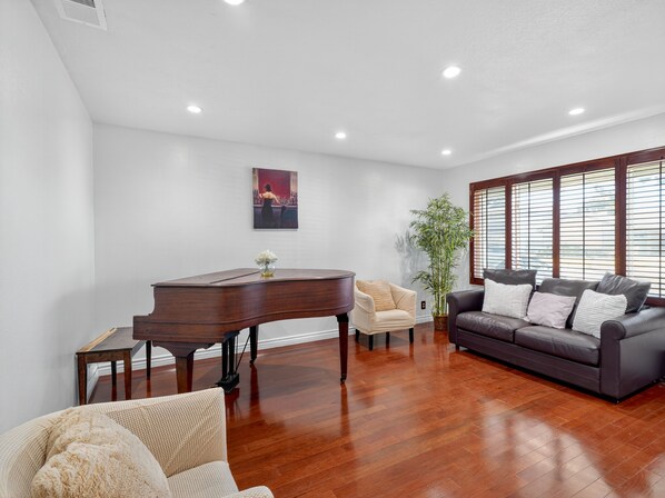 House, 4 Bedrooms | Interior