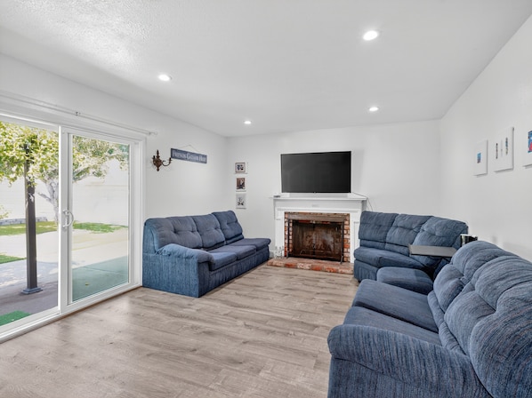 House, 4 Bedrooms | Living area