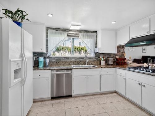 Coastal Escape With Private Mini Golf 4 Bedroom Home