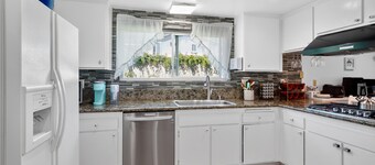 Coastal Escape With Private Mini Golf 4 Bedroom Home