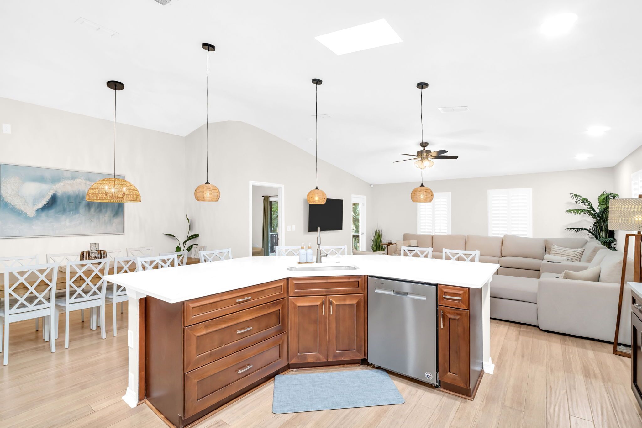 Spacious Full Remodeled Luxury Retreat W/ Private Pool, Golf Cart, Movie Theater - Dunedin, FL
