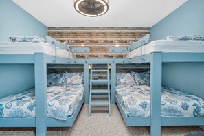 5 bedrooms, desk, iron/ironing board, travel crib