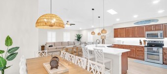 Spacious full remodeled luxury retreat w/ Private pool, golf cart, movie theater