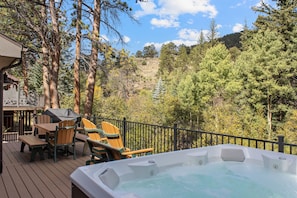 House, 4 Bedrooms | Outdoor dining