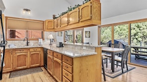 House, 4 Bedrooms | Private kitchen