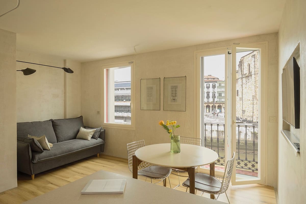 Design studio, balkon, uitzicht op rivier | Dineerruimte