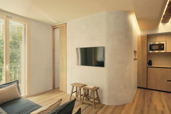 Design Apartment, Balcony, City View | Living room | 45-inch flat-screen TV with digital channels