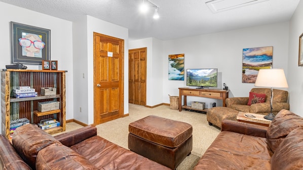 House, 4 Bedrooms | Living area