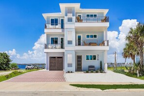 House, 4 Bedrooms | Exterior