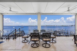 ハウス 4 ベッドルーム | 屋外ダイニングエリア