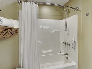 Towels - SabaiDii Guesthouse A | Cozy, Downtown Home (Rockport)