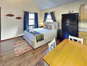 1 bedroom, iron/ironing board, Internet, bed sheets - SabaiDii Guesthouse B | Great Location! (Rockport)