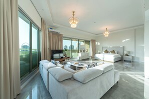 5 bedrooms, iron/ironing board, WiFi