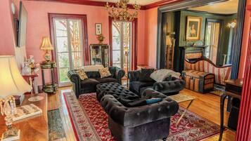 TV, fireplace, stereo, offices