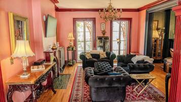 TV, fireplace, stereo, offices