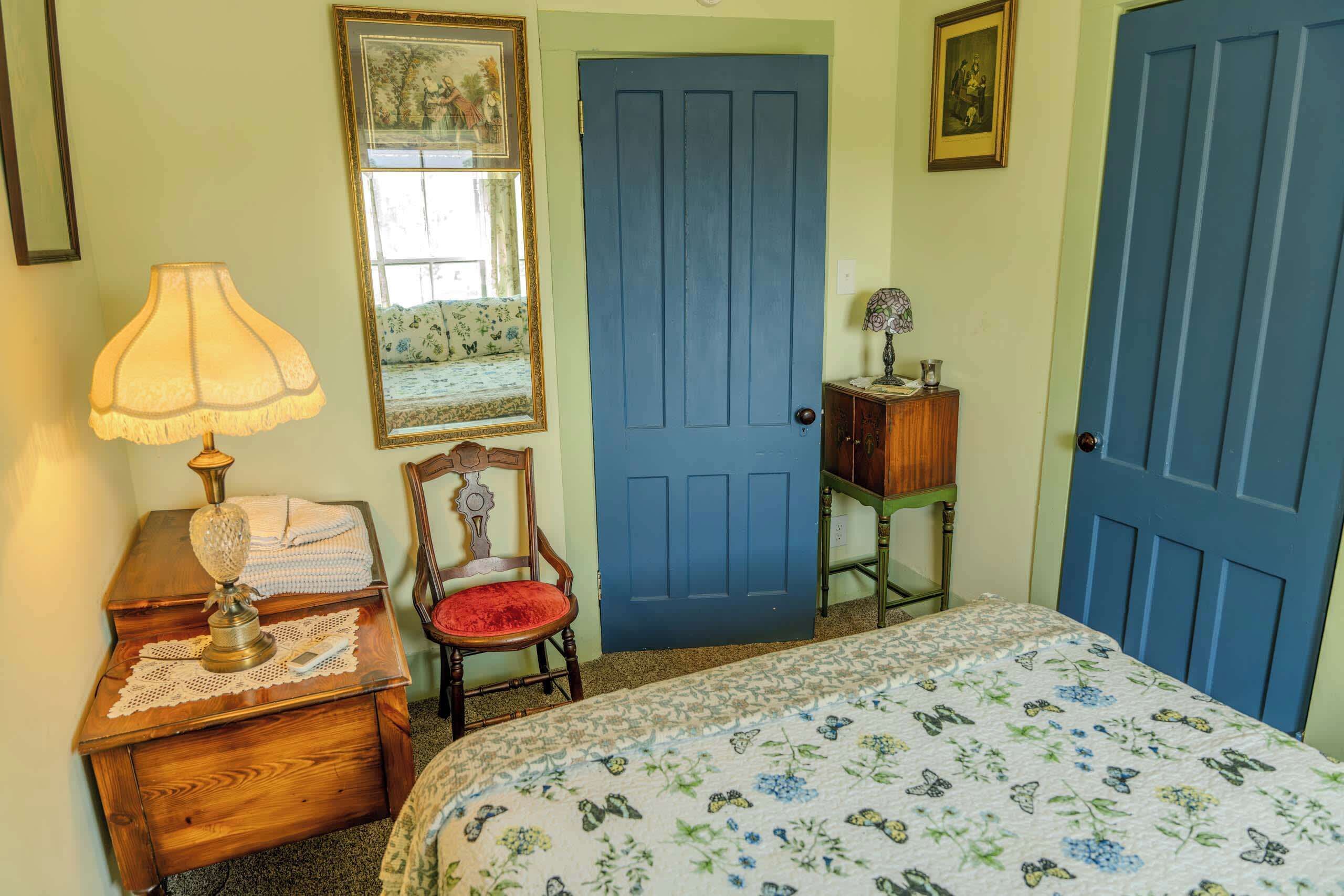 6 bedrooms, desk, iron/ironing board, free WiFi